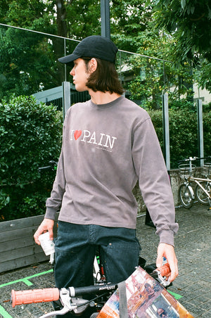 
                  
                    I ♡ PAIN Sun-faded L/S Tee
                  
                