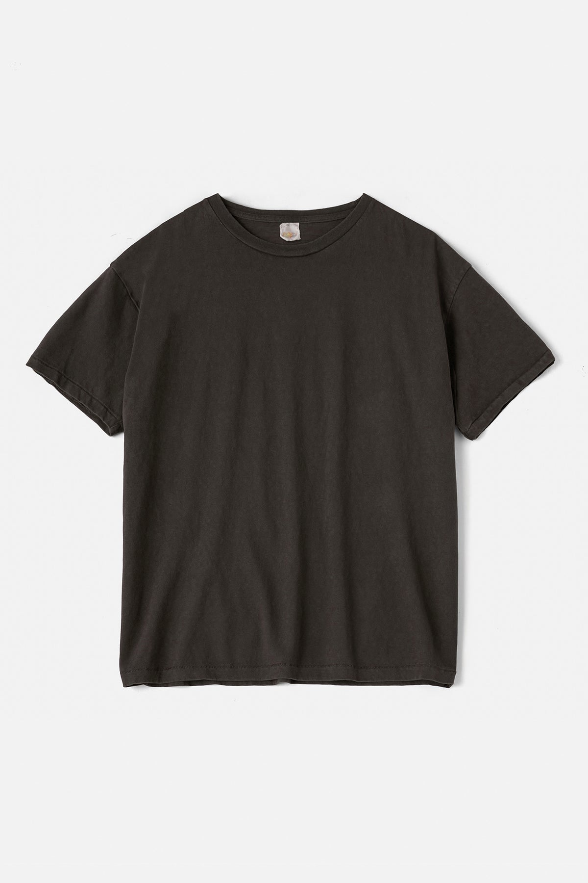 Faded Blank S/S tee inspired by the ’60s and ’70s / Mud Brown