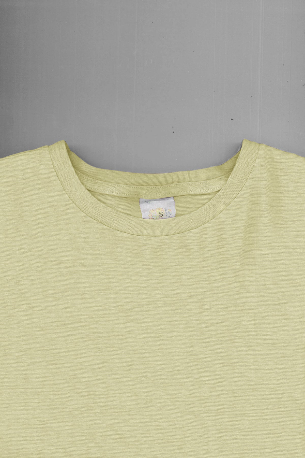Faded Blank S/S tee inspired by the ’60s and ’70s / Soft Yellow