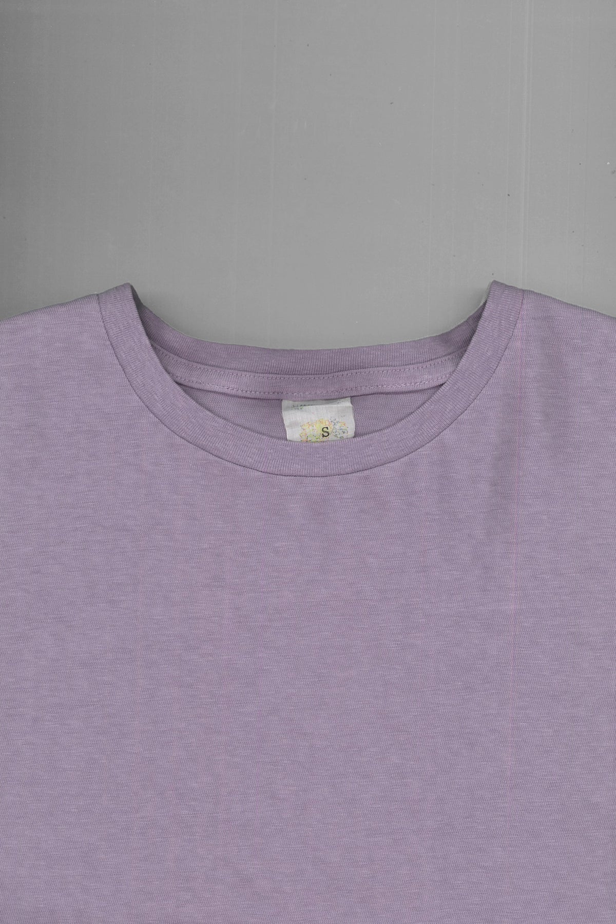Faded Blank S/S tee inspired by the ’60s and ’70s / Soft Violet