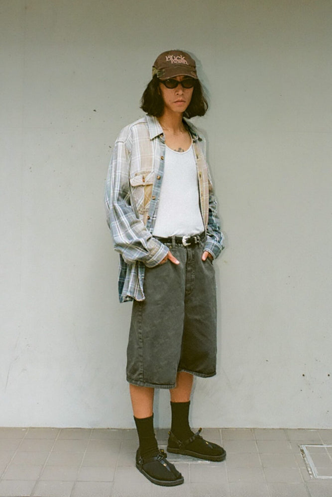 
                  
                    92' Loose-Fit Faded Shorts / Smoky Gray
                  
                