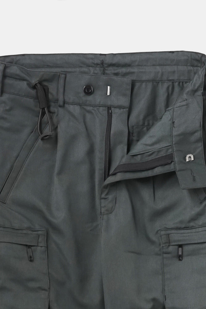 
                  
                    Unknow #231156 / Field Cargo Trousers - Black patch
                  
                